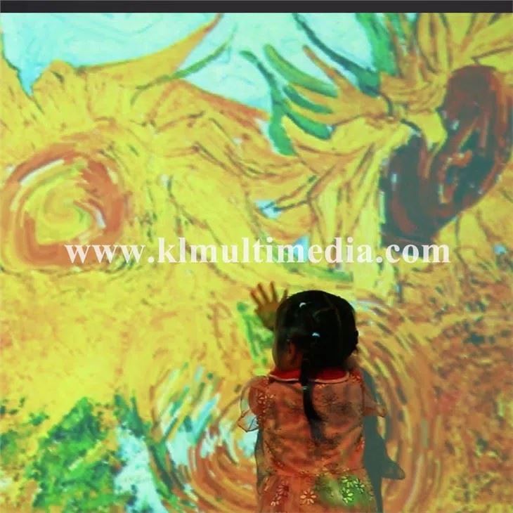 فن الحائط التفاعلي