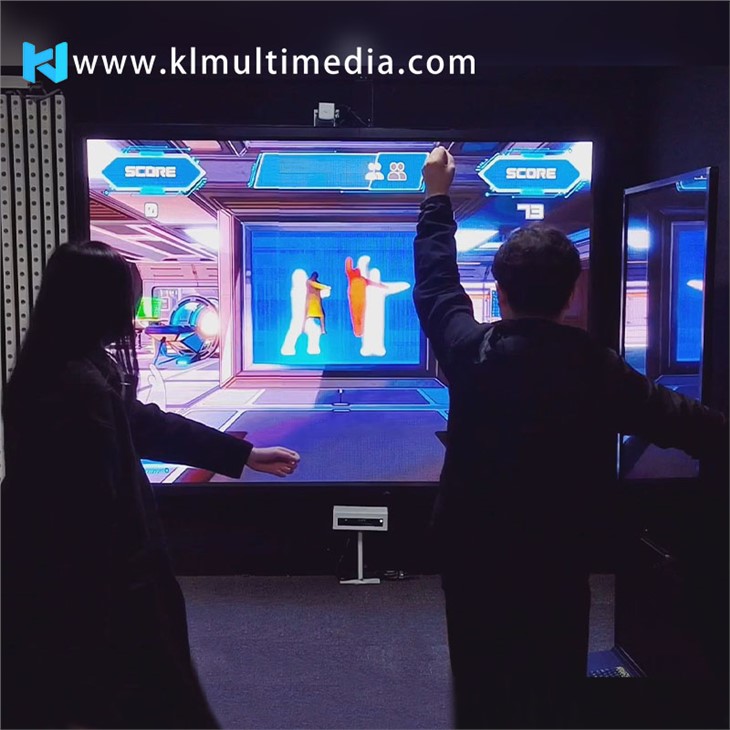 لعبة ثقب في الجدار