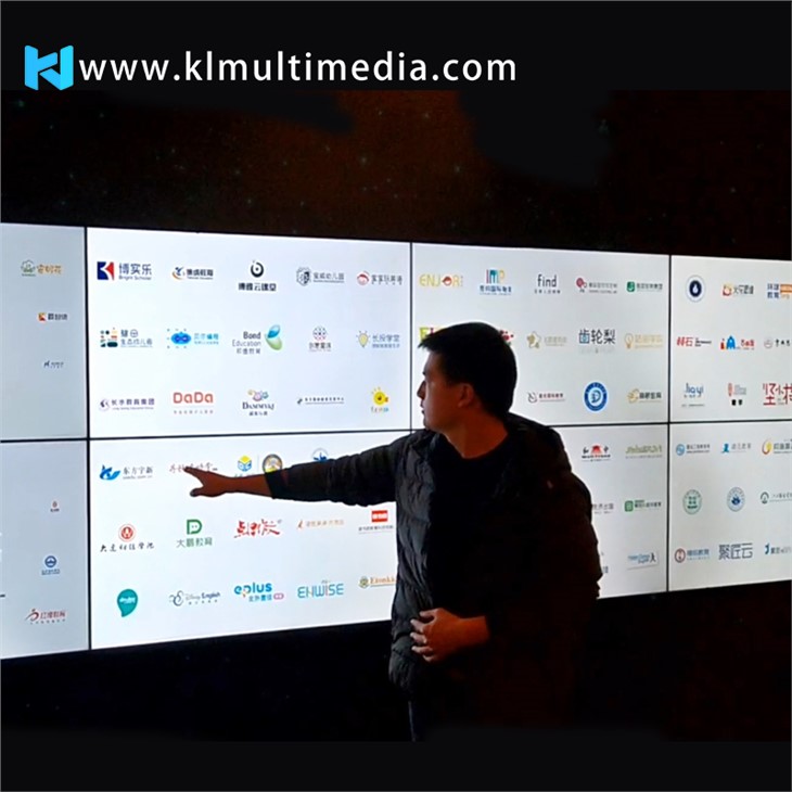 معرض الجدار التفاعلي