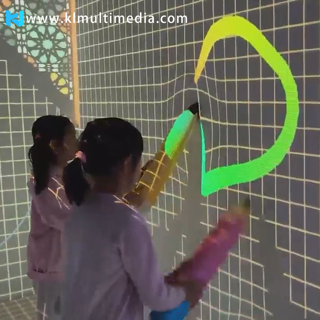 ارسم على قيد الحياة