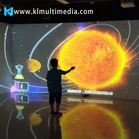 بروجكتر مع العاب